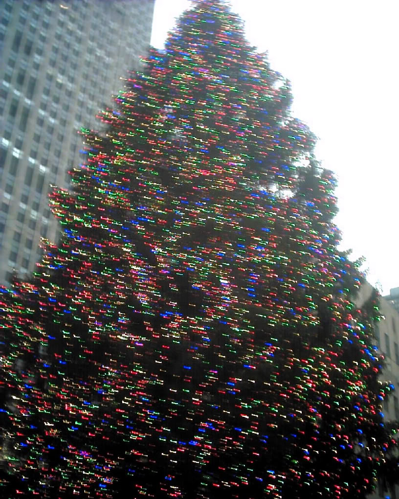RockerfellerCenterTree.jpg.0467fe9251f7ff103799c757a076f763.jpg