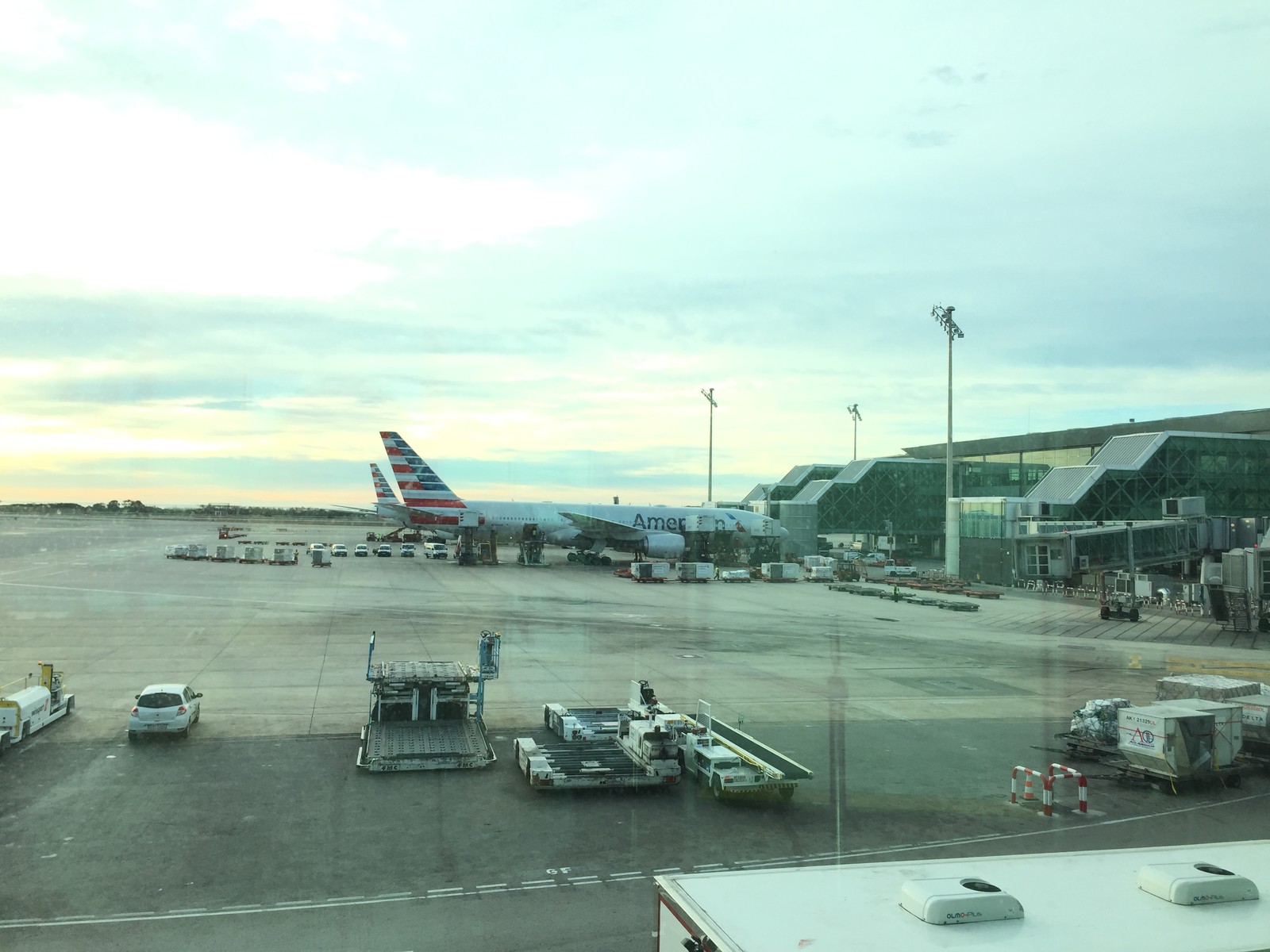American Airlines  |  B777-200  |  BCN-MIA
